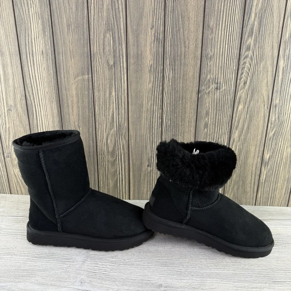 UGG Classic Short II Boots Womens 7 Black Suede Sheepskin Lined Winter Pull On